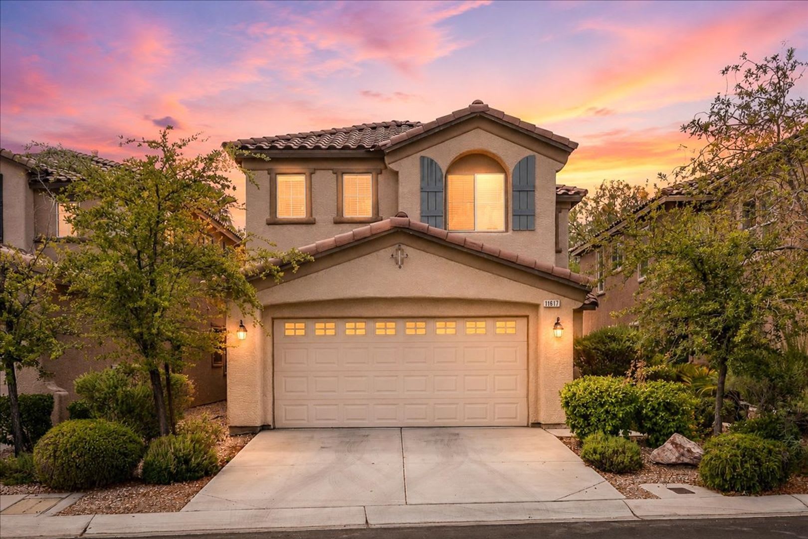 Exceptional Summerlin 4-Bedroom Residence with Spacious Living & Entertaining Areas – photo 1