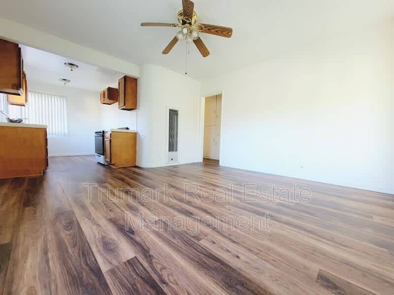 512 Irving Ave. – photo 2