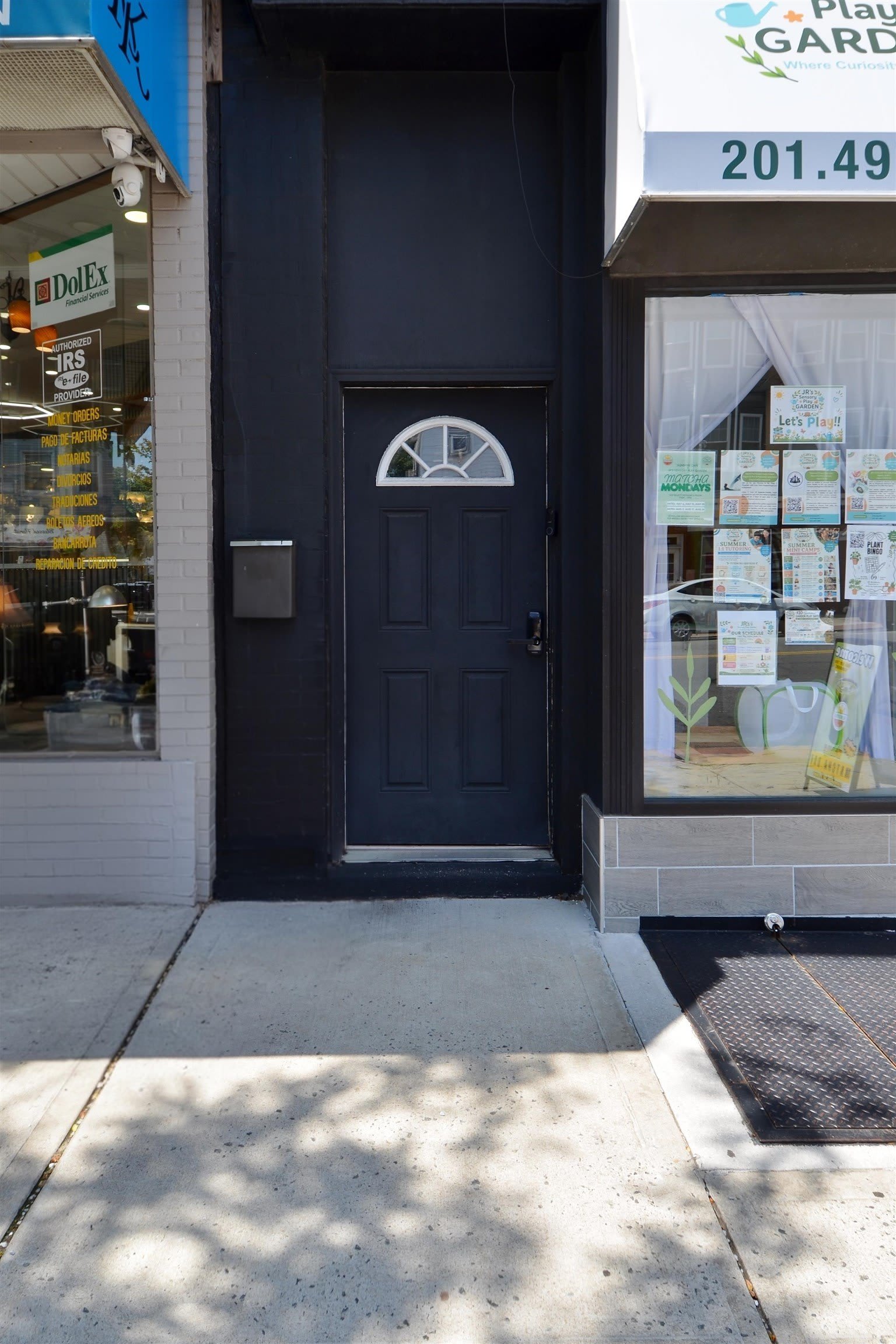 885 Broadway – photo 1