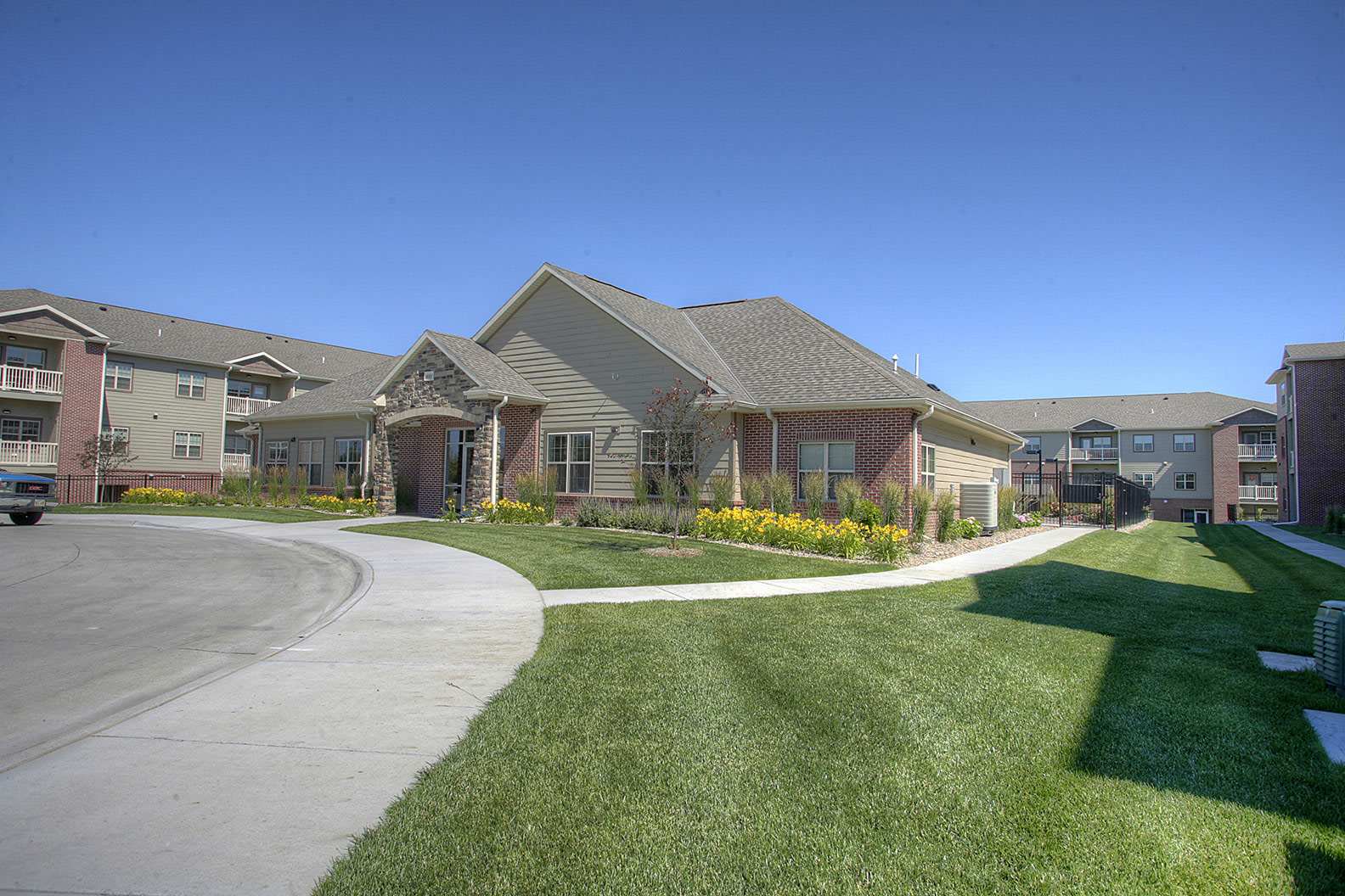 Lincoln Summit Falls Apartments & Townhomes – photo 5