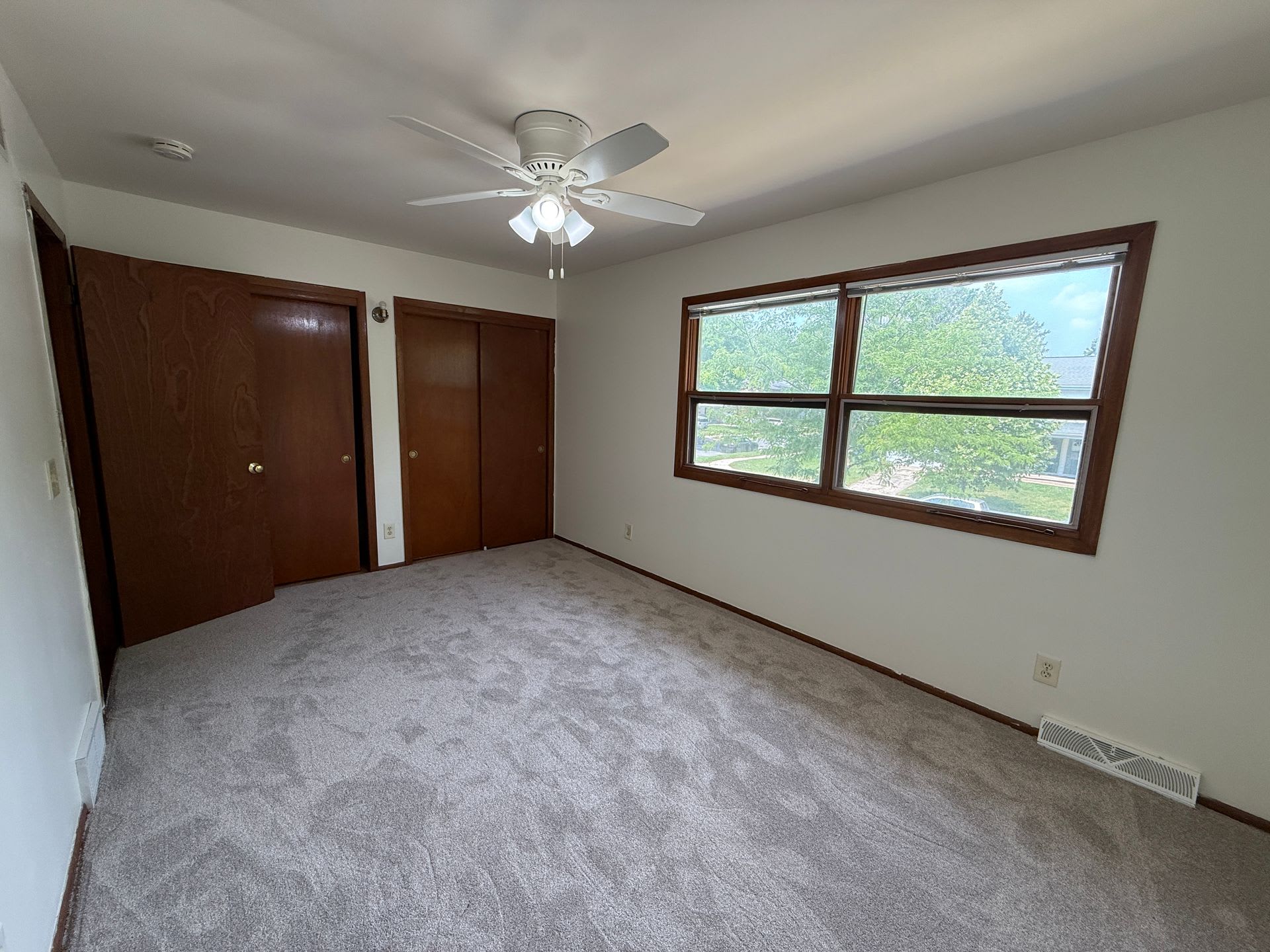 Call For Rent Special New Deck 3 Bedroom Updated Kitchen Updated Flooring Garage Driveway And Fenced Yard 9 Month Lease Available – photo 4
