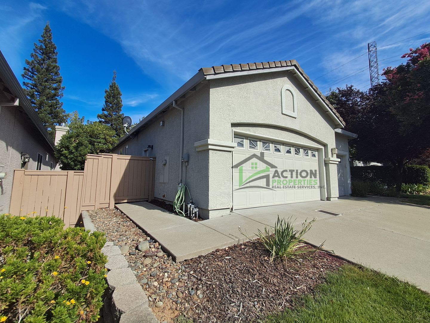 Stunning Roseville Gated Heritage Oak 3 Bed 2524 Sqft Single Story Carpet Hardwood Floors Access Community Clubhouse Tennis Courts Pool No Pets – photo 3