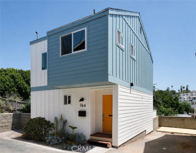 744 North Dillon Street – photo 1