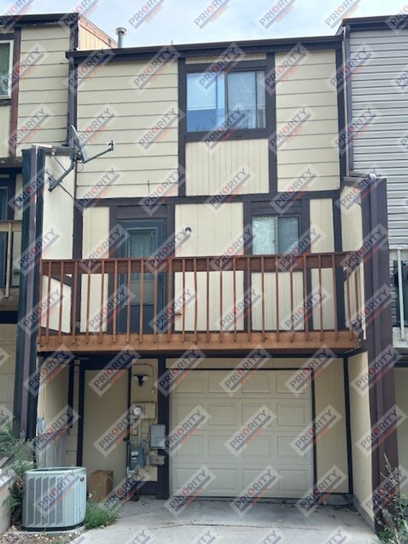 2 bedroom, 1.5 bath townhome with a 1 car garage – photo 2
