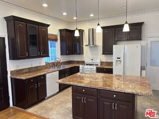 4626 Noble Avenue – photo 3