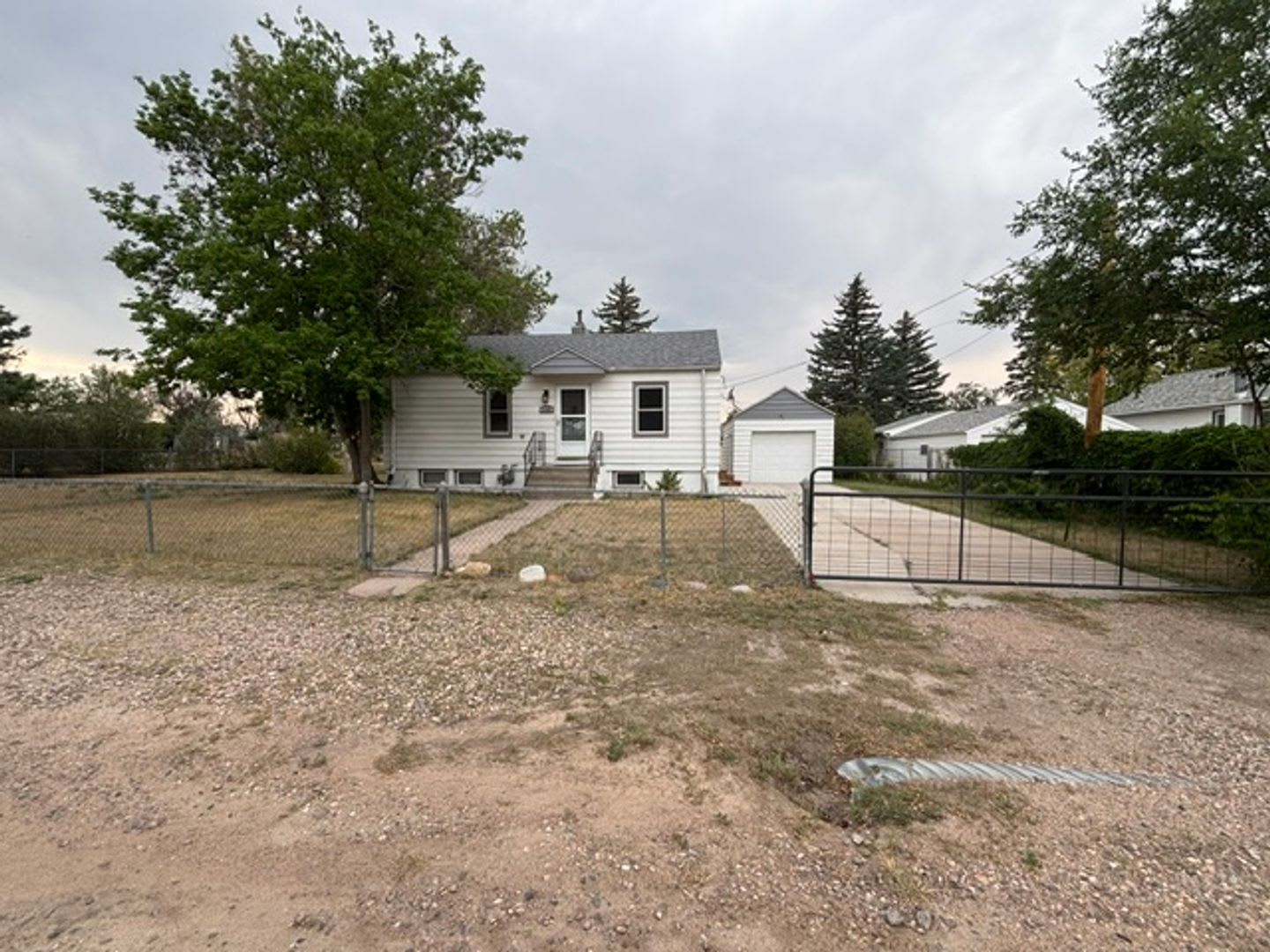3 Bedroom 2 Bath Single Family Home – photo 1