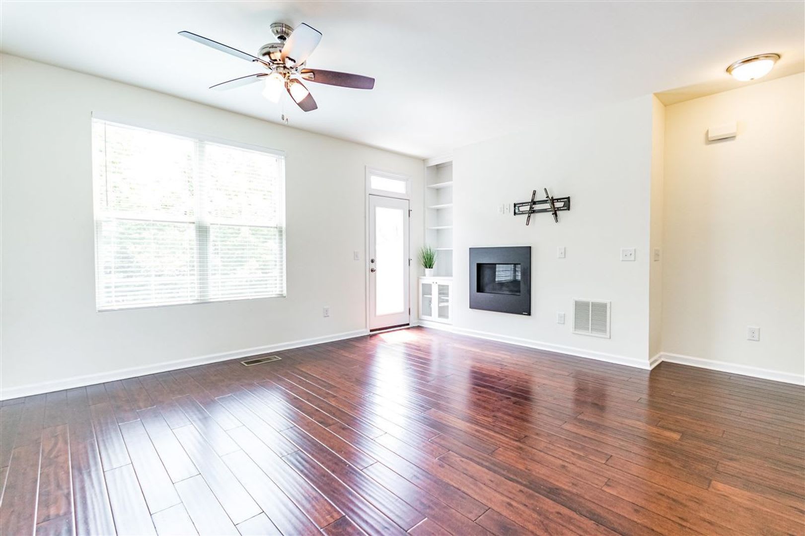 Prime Cary Living In Fryars Gate Available Mid August – photo 4