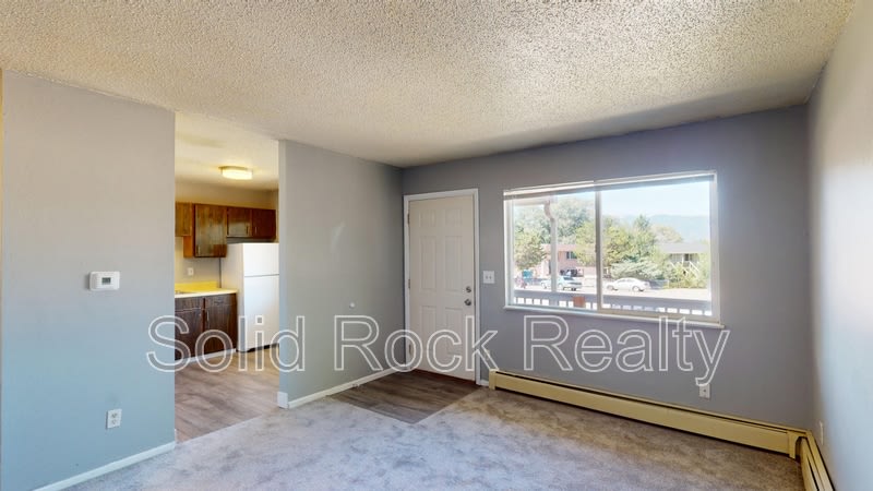 325 Bonnie Court – photo 2
