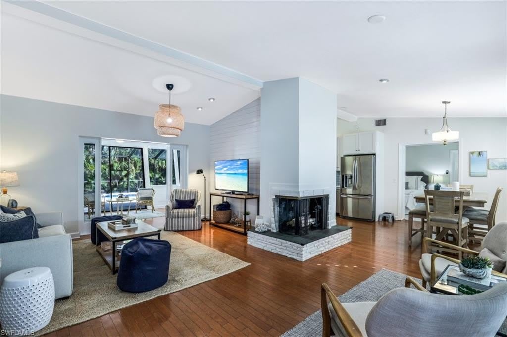 739 7th Ave N – photo 4