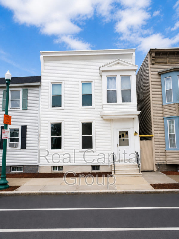 412 2nd St. – photo 1
