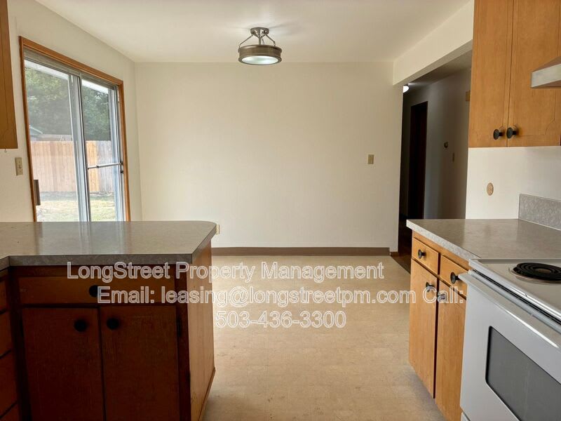 310 NE Cambridge Cir – photo 4