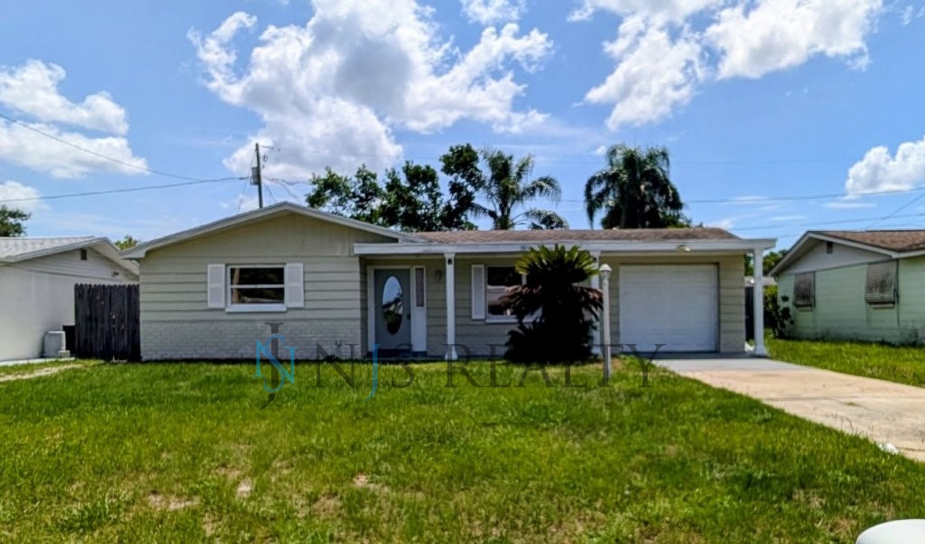 Just Reduced Newly Renovated 3 1 1 New Flooring New Paint Updated Kitchen Bath Fenced Yard A Must See – photo 1