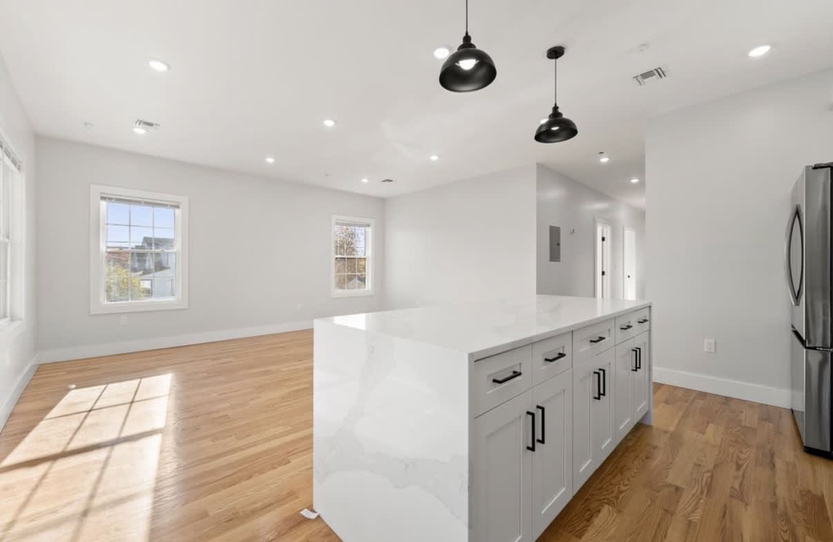 1001 Roselle Street – photo 5