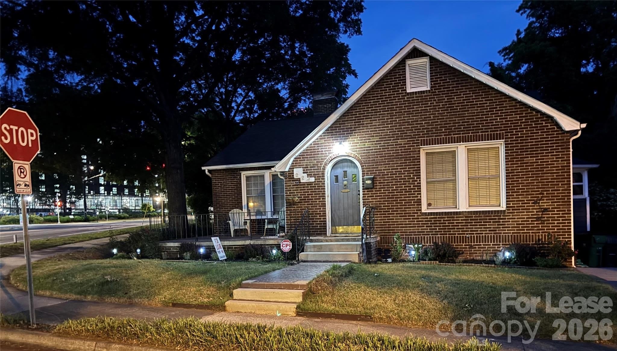 223 Victoria Avenue – photo 1