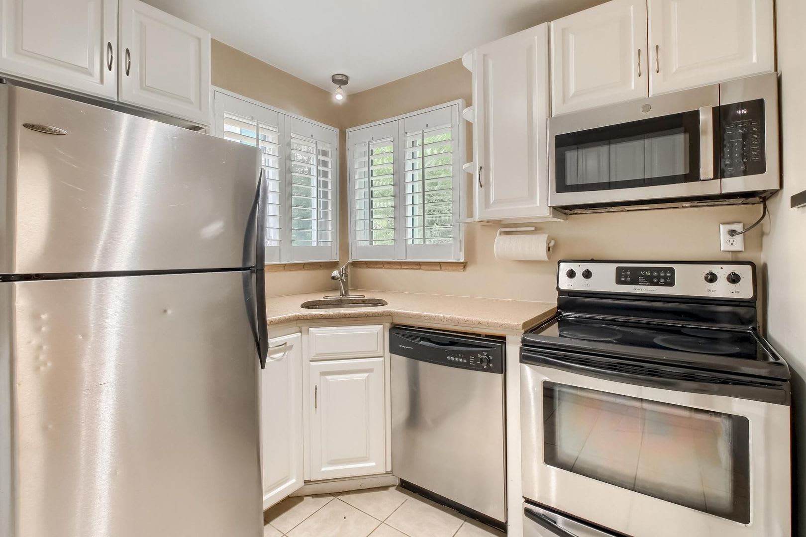 3 Bedroom Bungalow In Montclair Near Great Schools And Central Location – photo 3