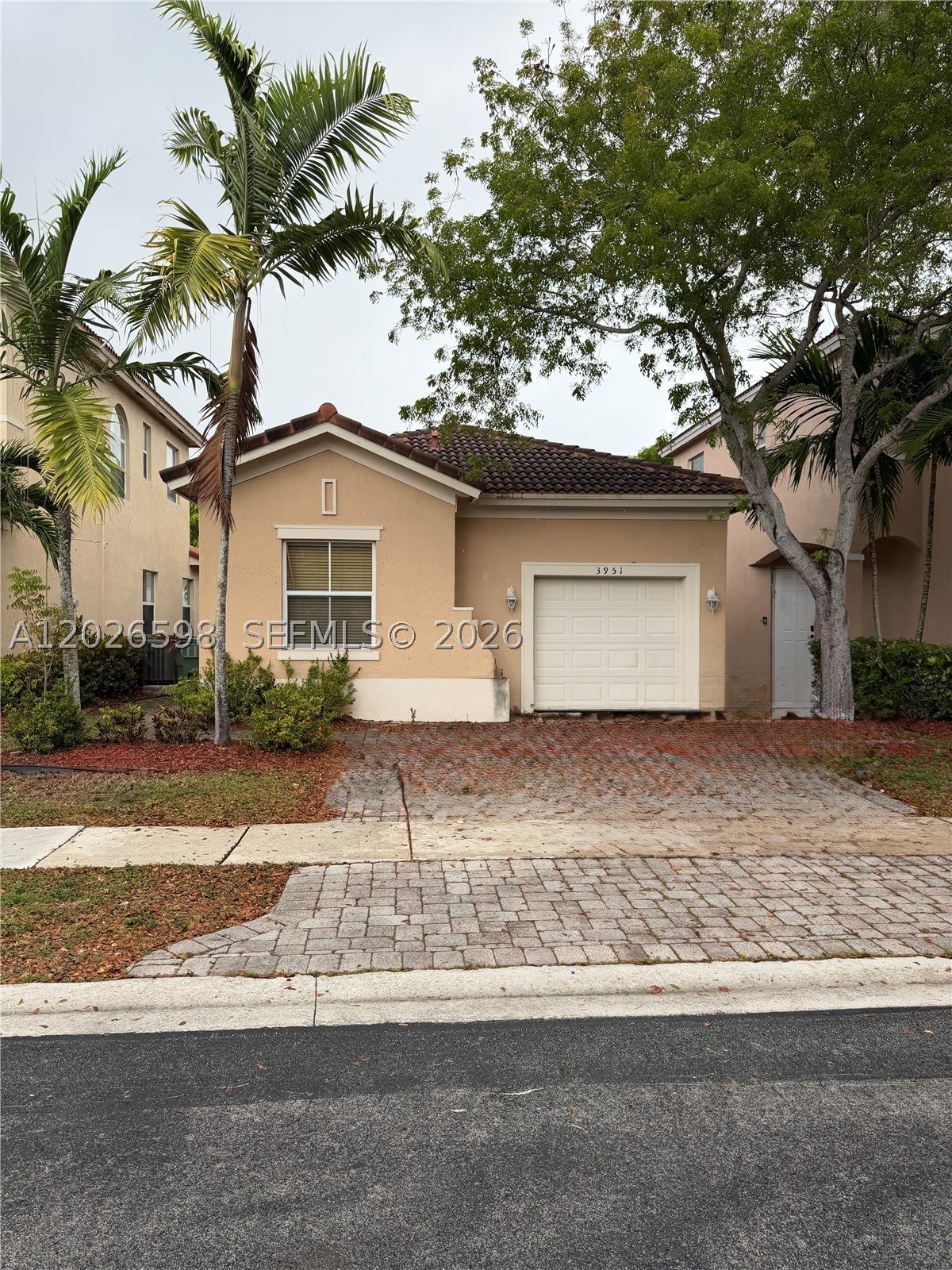 3951 NE 11th Dr – photo 1