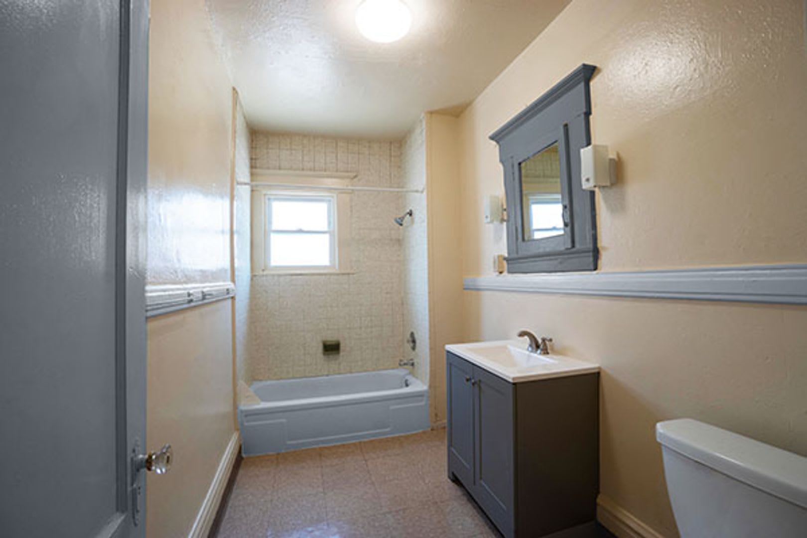 706 Euclid Ave Available 6 1 27 5 Bedroom House – photo 4
