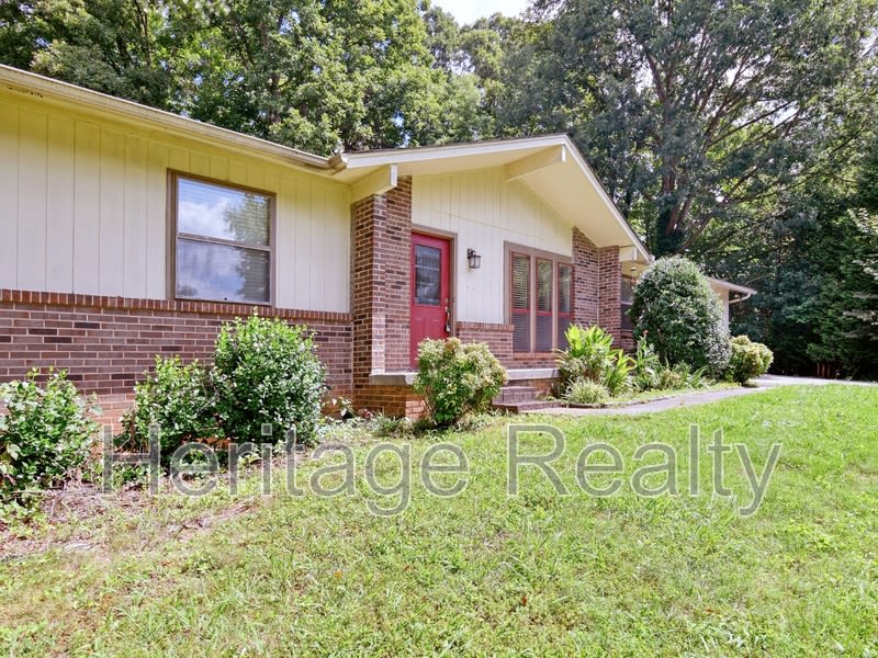 402 Harrow Road – photo 2