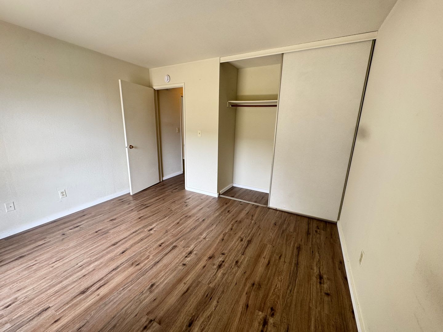 One Bedroom Condo Available in Watergate Community/Emeryville! – photo 3