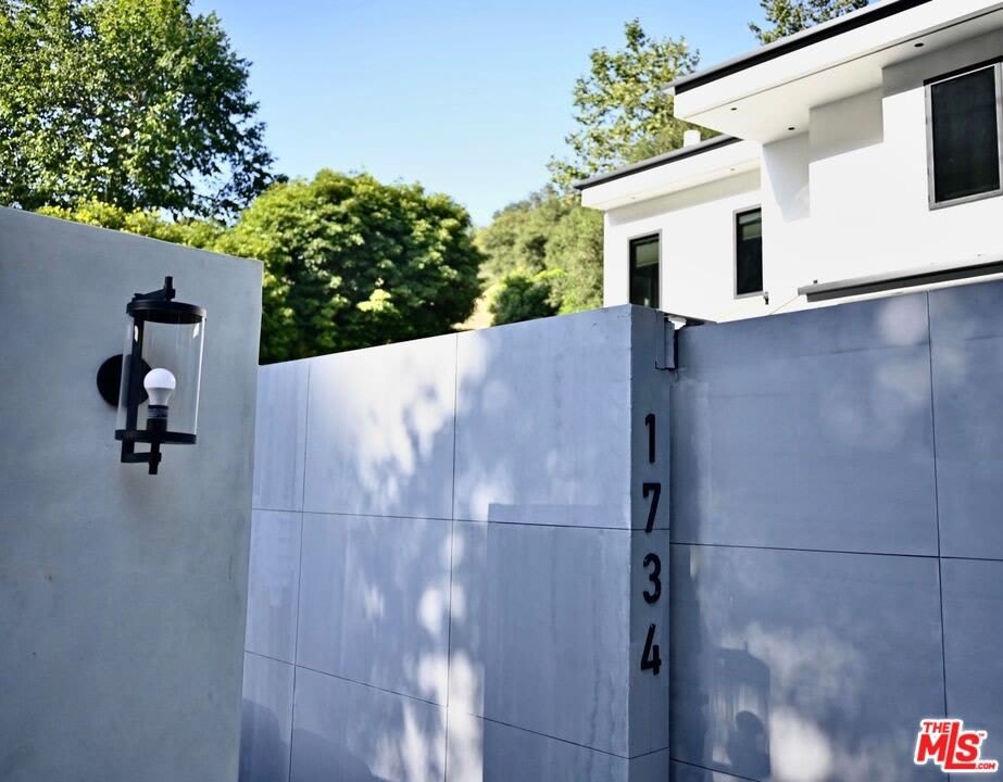 1734 N Beverly Glen Blvd – photo 4