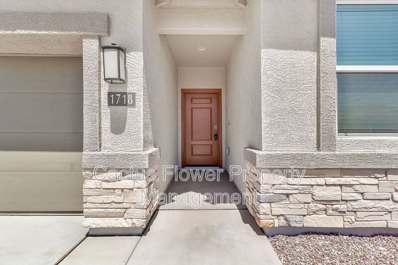 1718 W Sombra Ave – photo 3