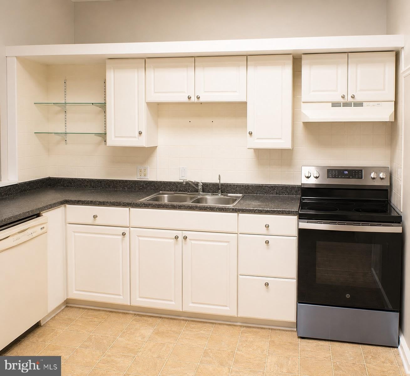 621 W MARKET Street – photo 2