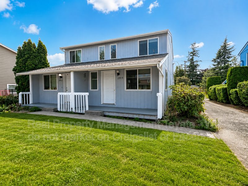 2915 Moore St – photo 1