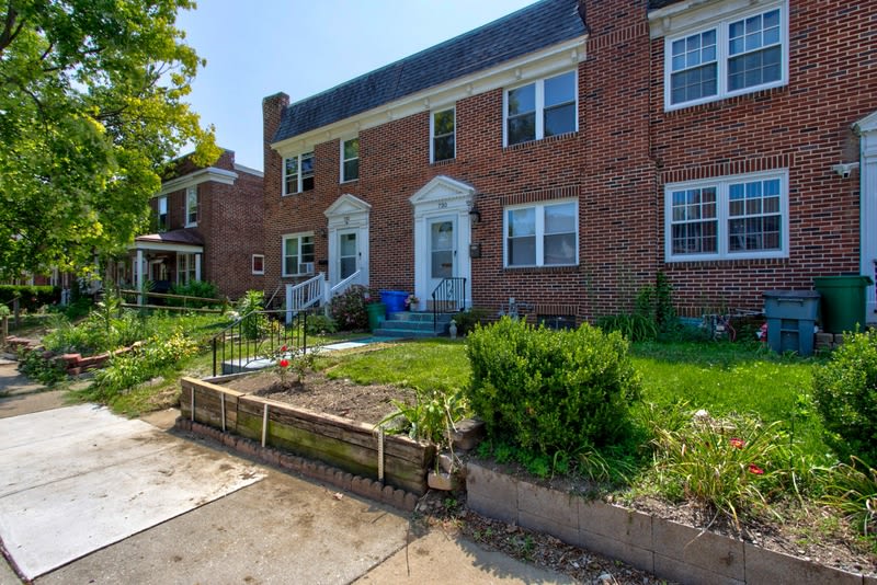 730 East Madison Street – photo 1