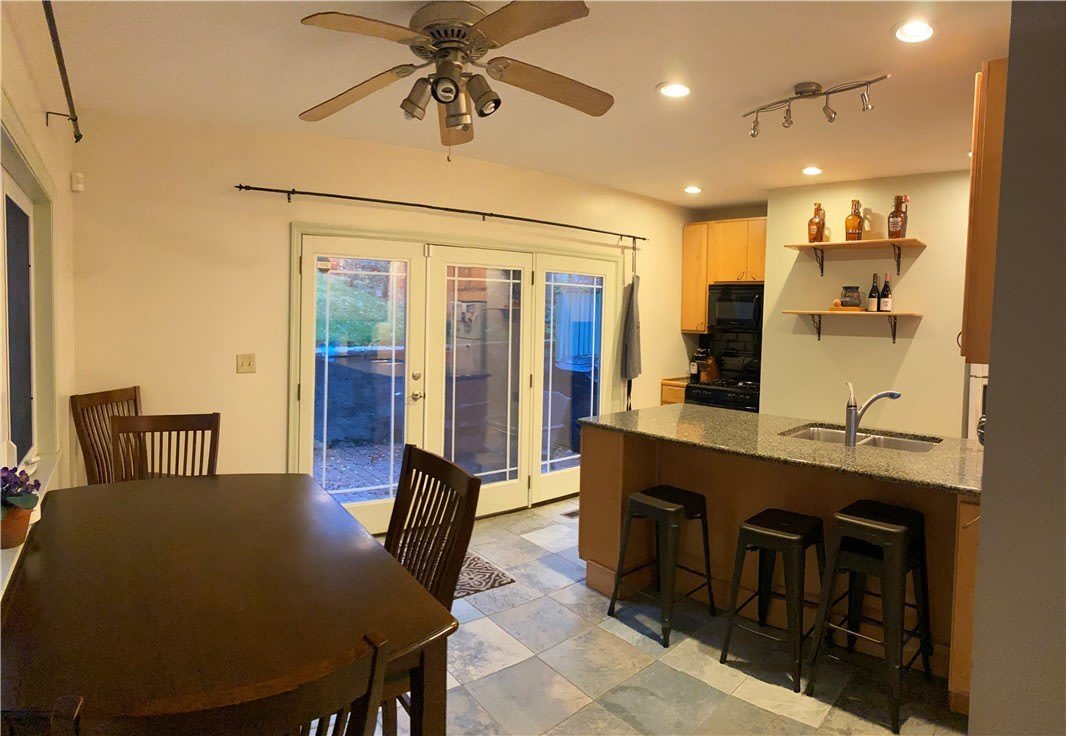 221 Ulysses St – photo 3