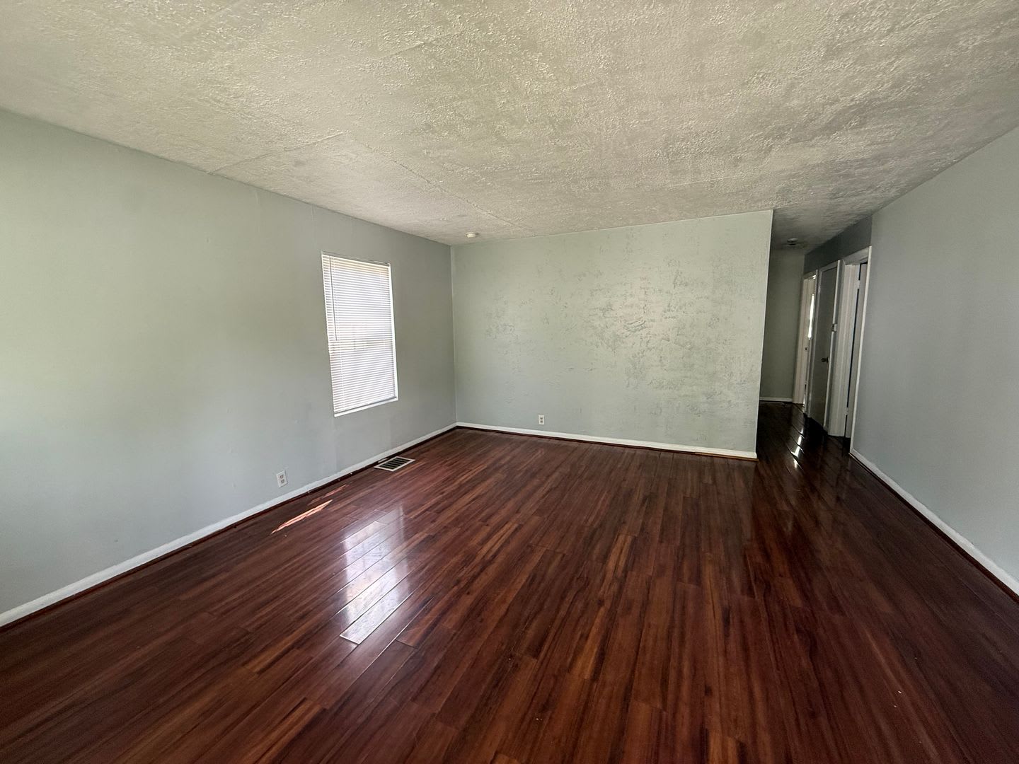 Spacious 3 Bedroom, 1 Bath Home with Basement & Large Backyard – photo 4
