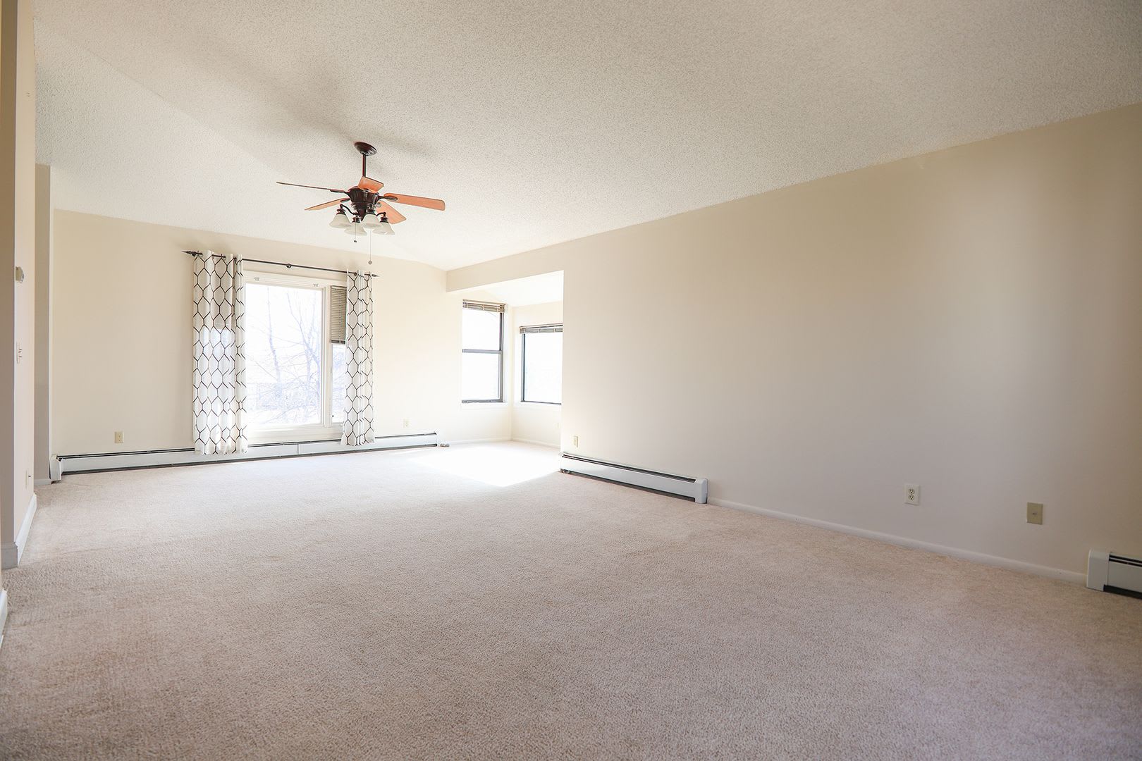 3 bed, 1.5 bath house – photo 2