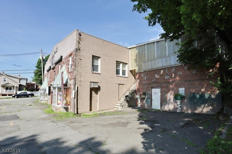 554 W Broadway – photo 2