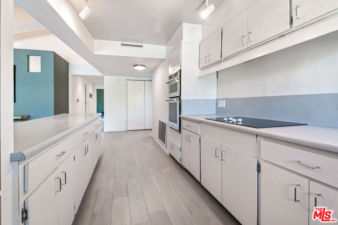 1127 Angelo Drive – photo 3