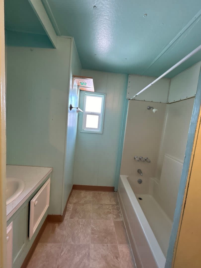 2 Bedroom / 1 Bathroom Manufactured Home in Metolius Oregon – photo 2