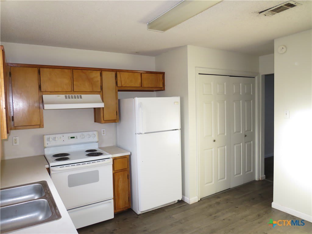142 Wolf Road – photo 4