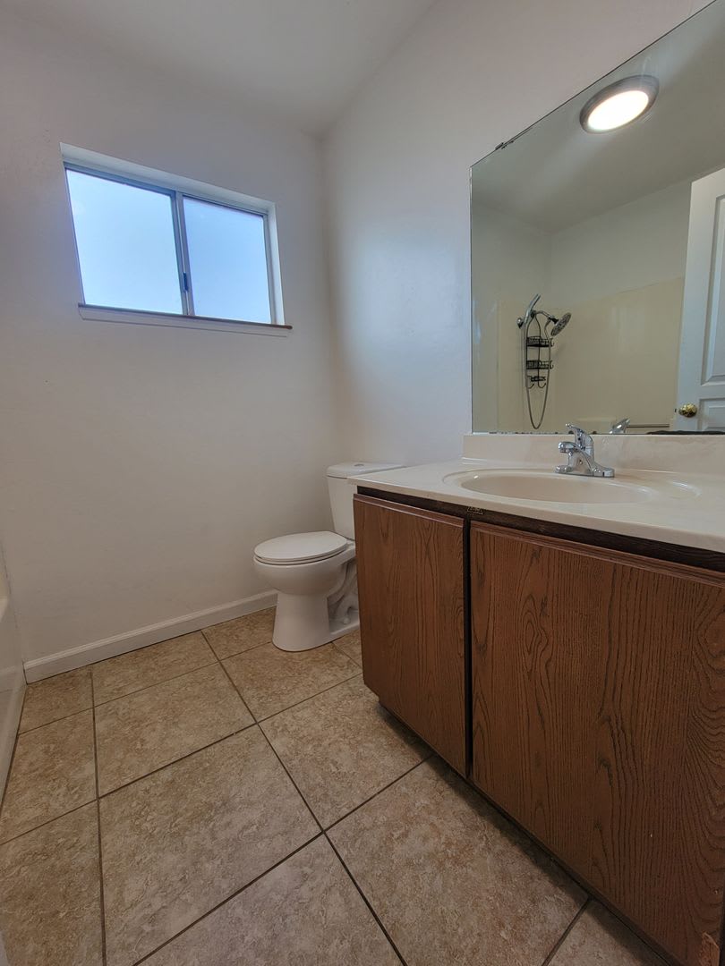 1749 E. Laurel Ave – photo 5