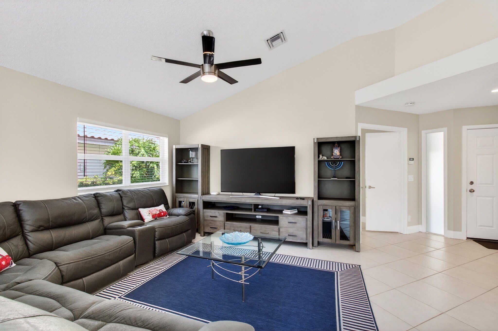 2034 NW 52nd Street – photo 5