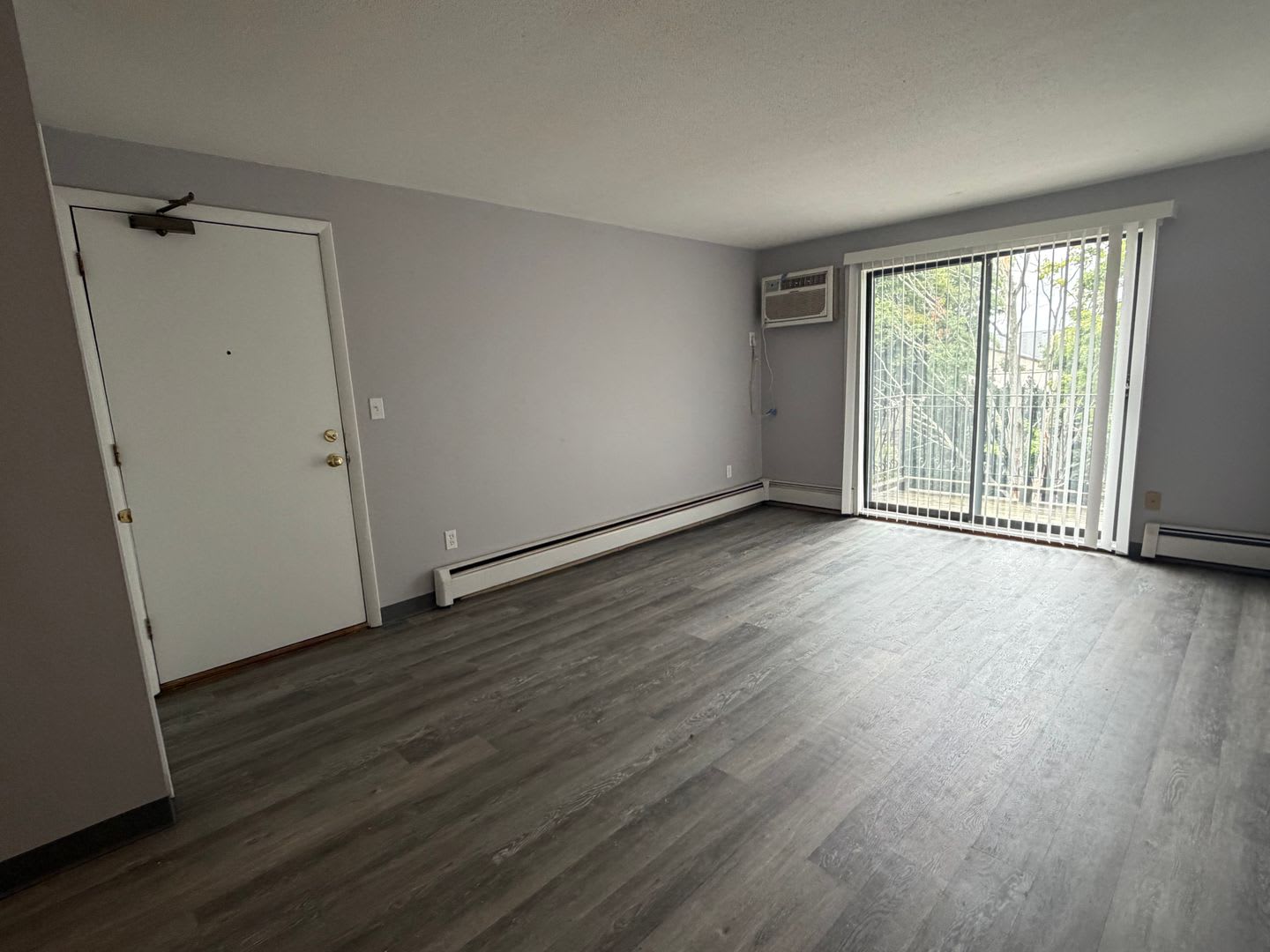 2 Bedroom, 1 bath, 3rd floor apartment in Hooksett, NH – photo 4