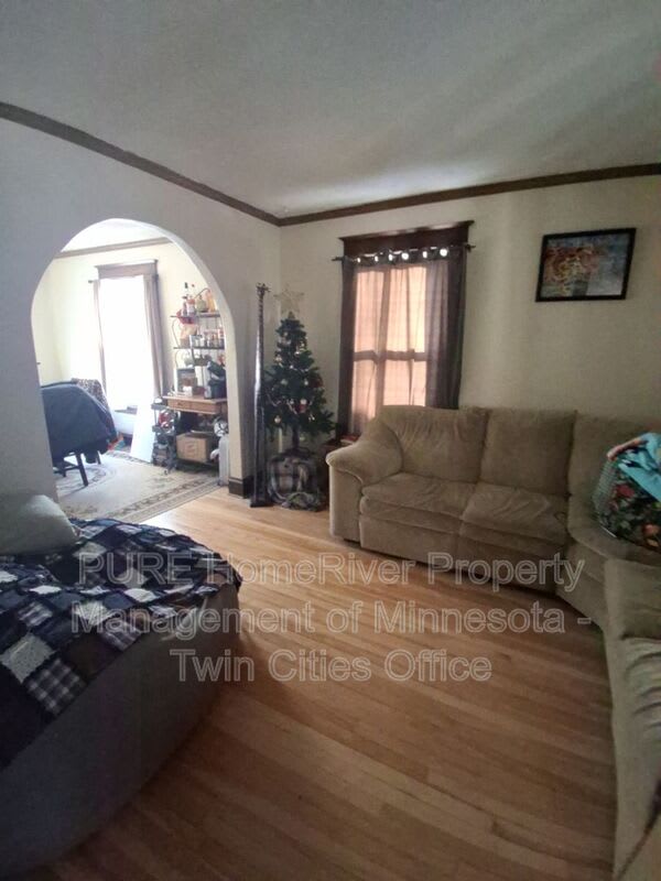 894 21St Ave Se – photo 3