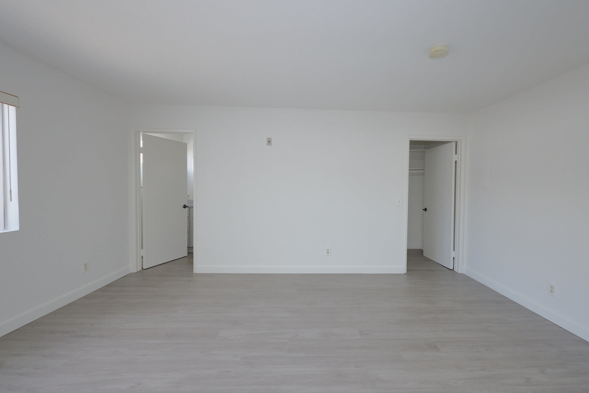 1201 N Mansfield Ave – photo 5