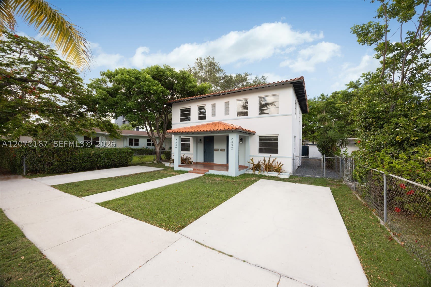 2332 SW 26th Ln – photo 2