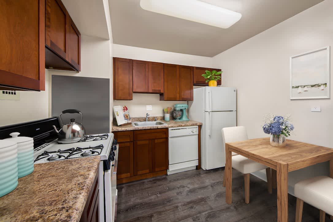 Lakeside North Apartments – photo 4
