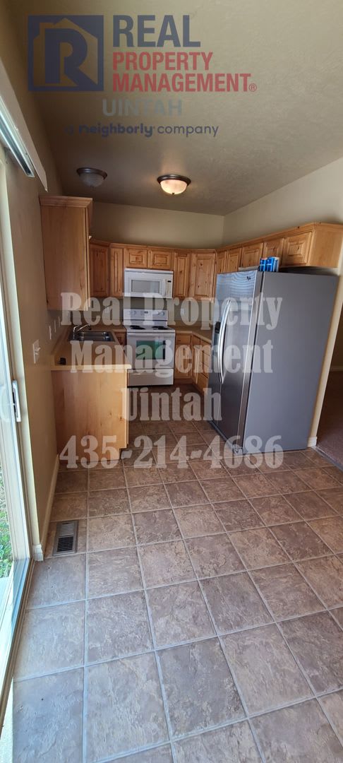 3 Bedroom 2.5 Bathrooms Town Home – photo 3
