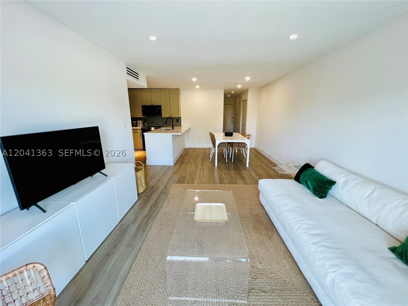 1900 Meridian Ave – photo 4