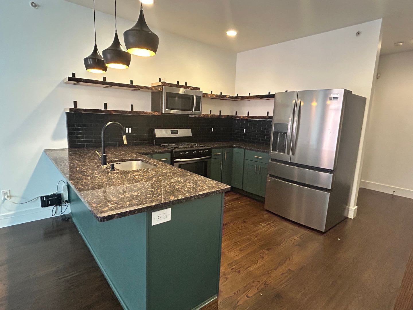 Beautiful Condo with Amazing Roof Top Deck – photo 3