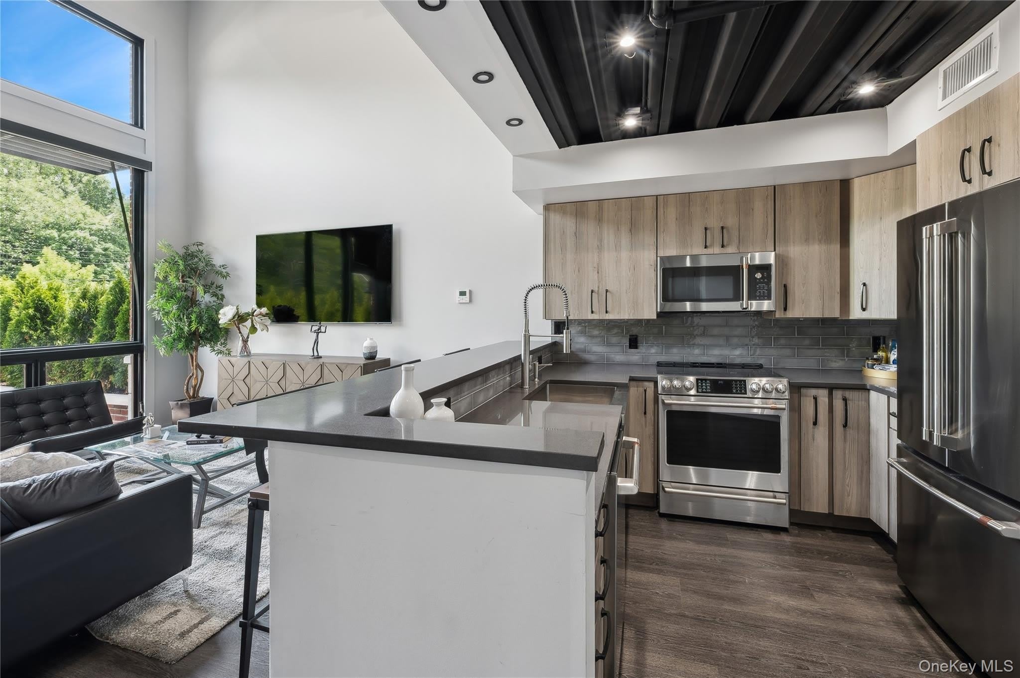 172 E Prospect Avenue – photo 4