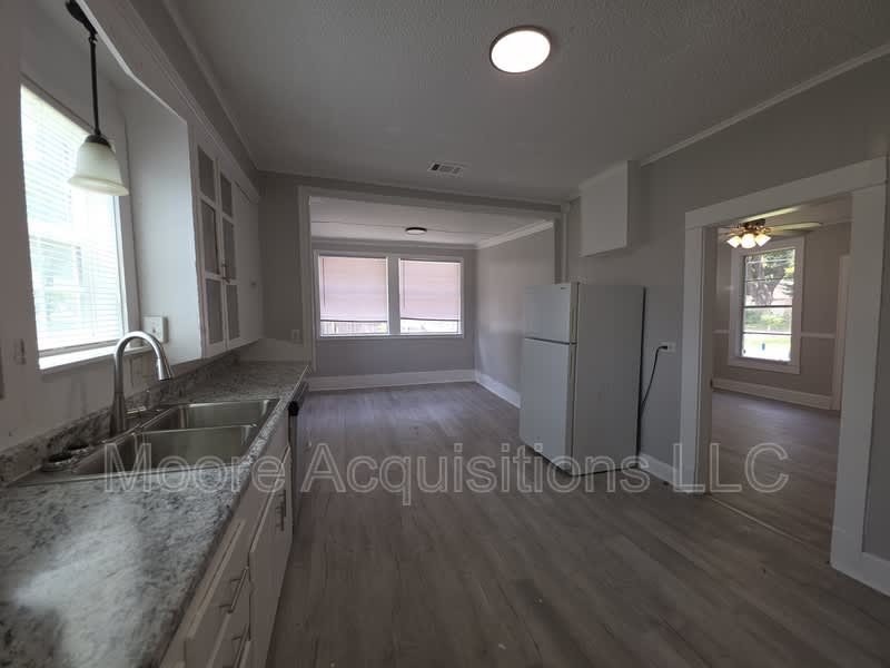 1108 West Center Street – photo 3