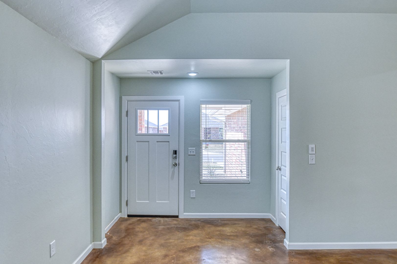 New Construction in Varenna Landing! Storm shelter and lawn care included! – photo 4