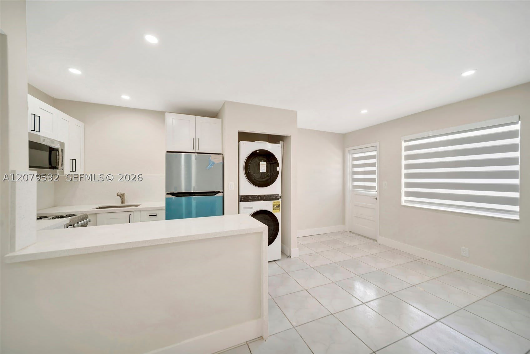 4051 NE 13th Ave – photo 2