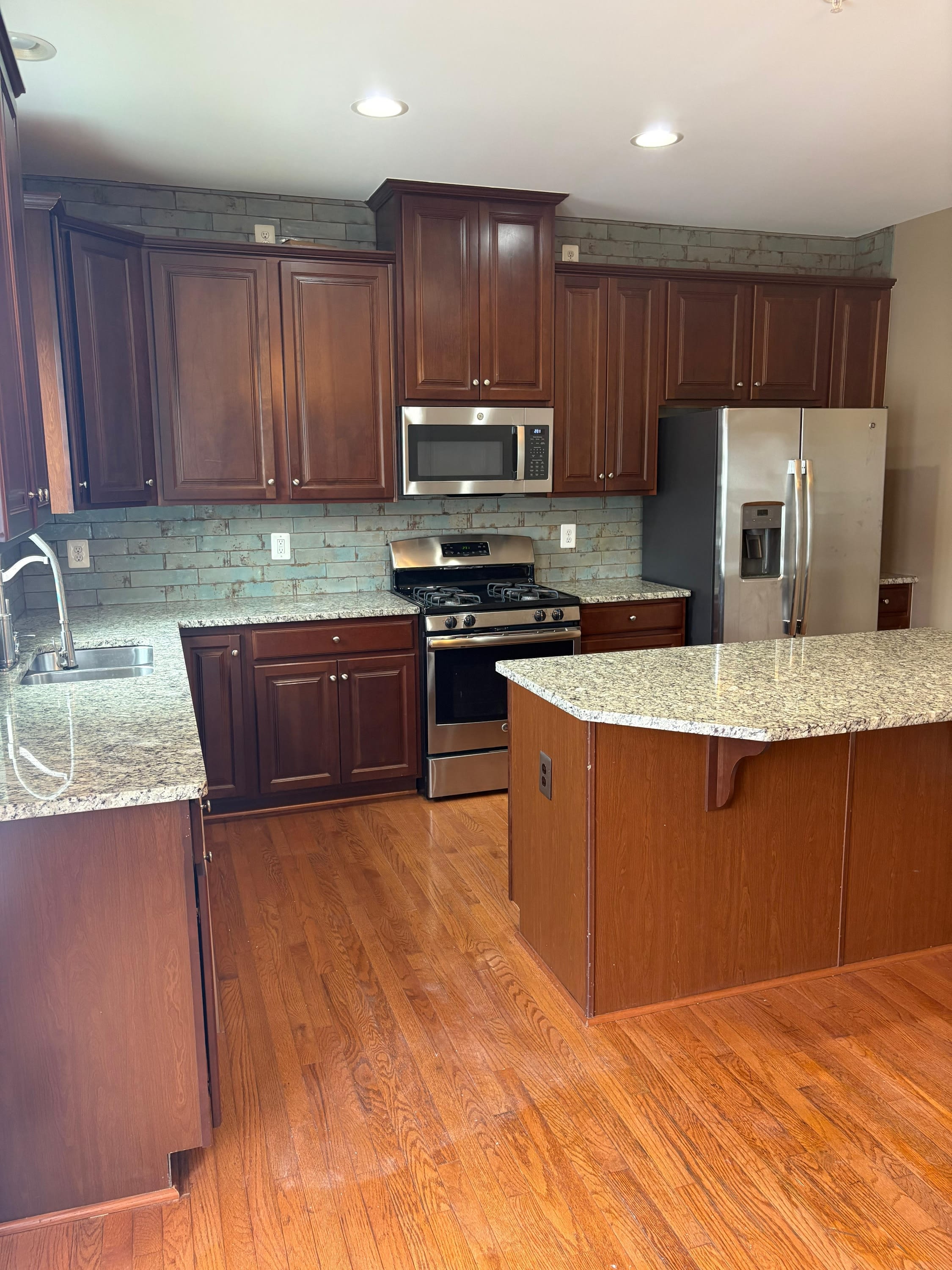 1023 Anderson Place Southeast – photo 1